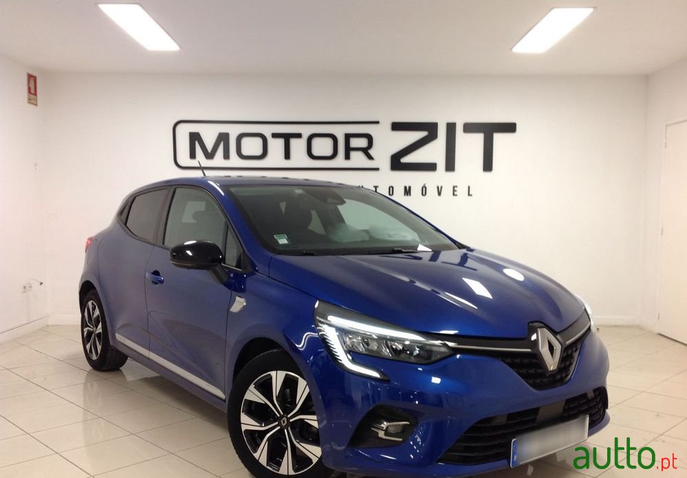 2021' Renault Clio photo #1