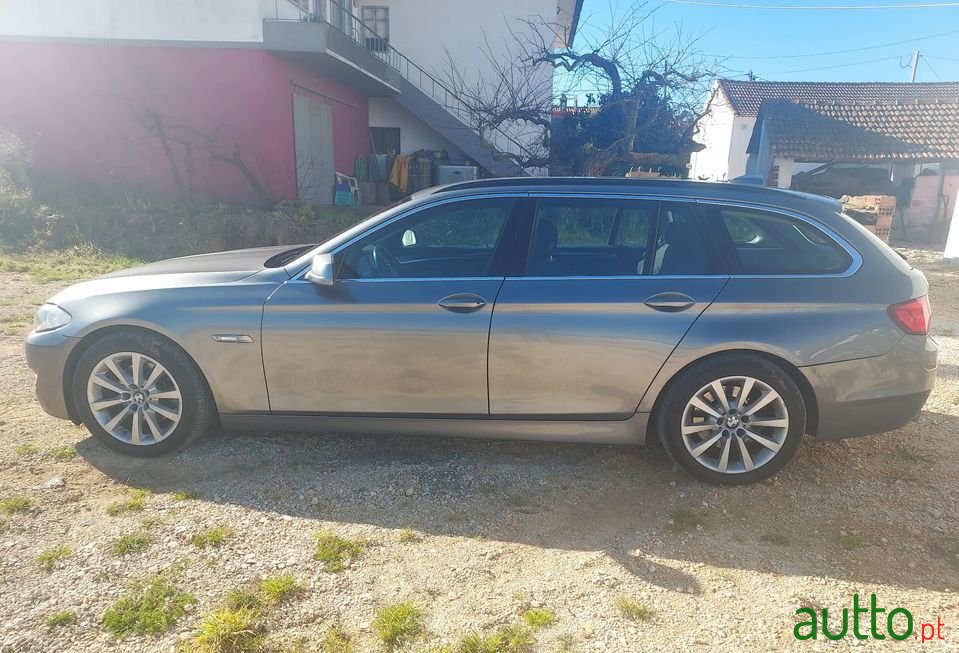 2011' BMW 520 photo #1