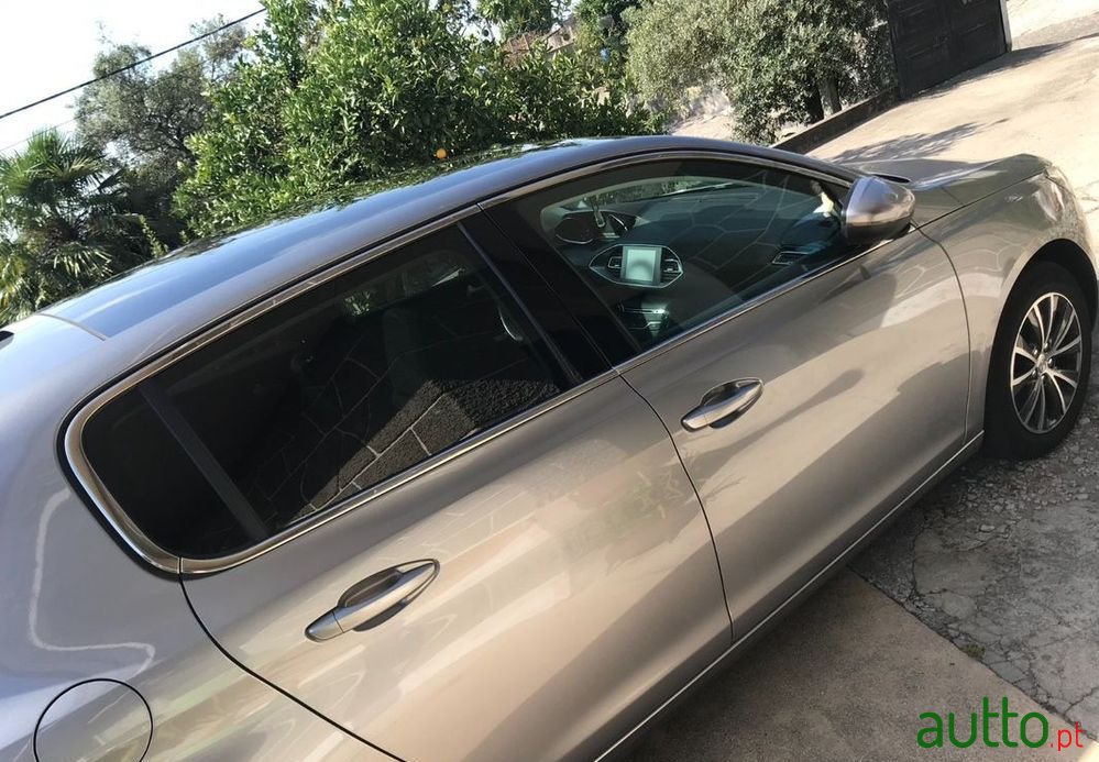 2014' Peugeot 308 photo #5