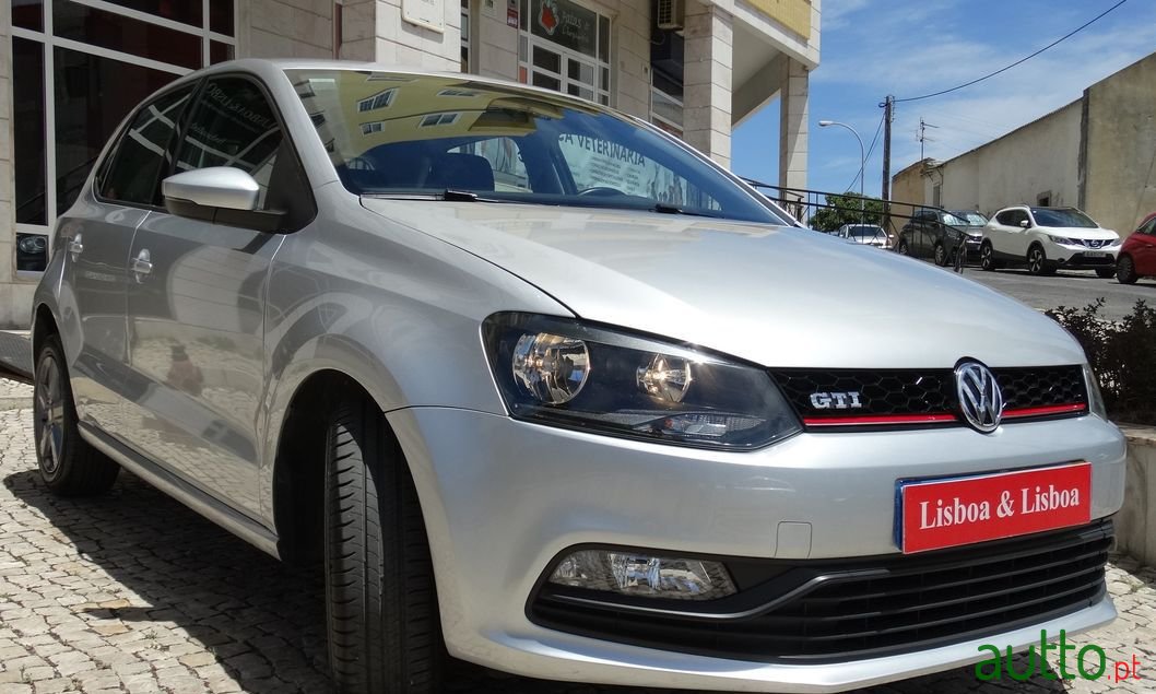 2015' Volkswagen Polo photo #2