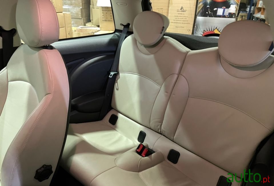 2012' MINI Cooper photo #6