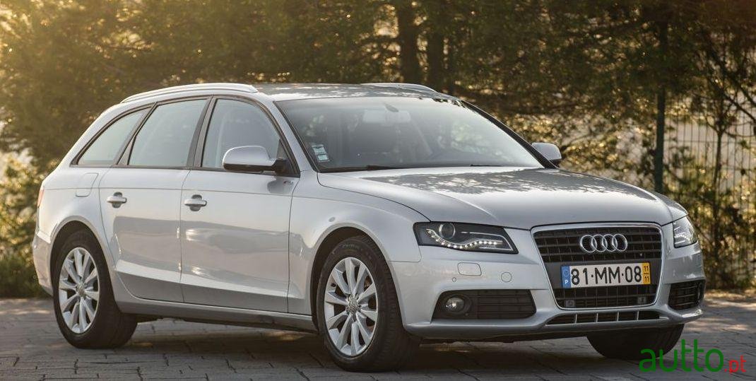 2011' Audi A4 Avant photo #3