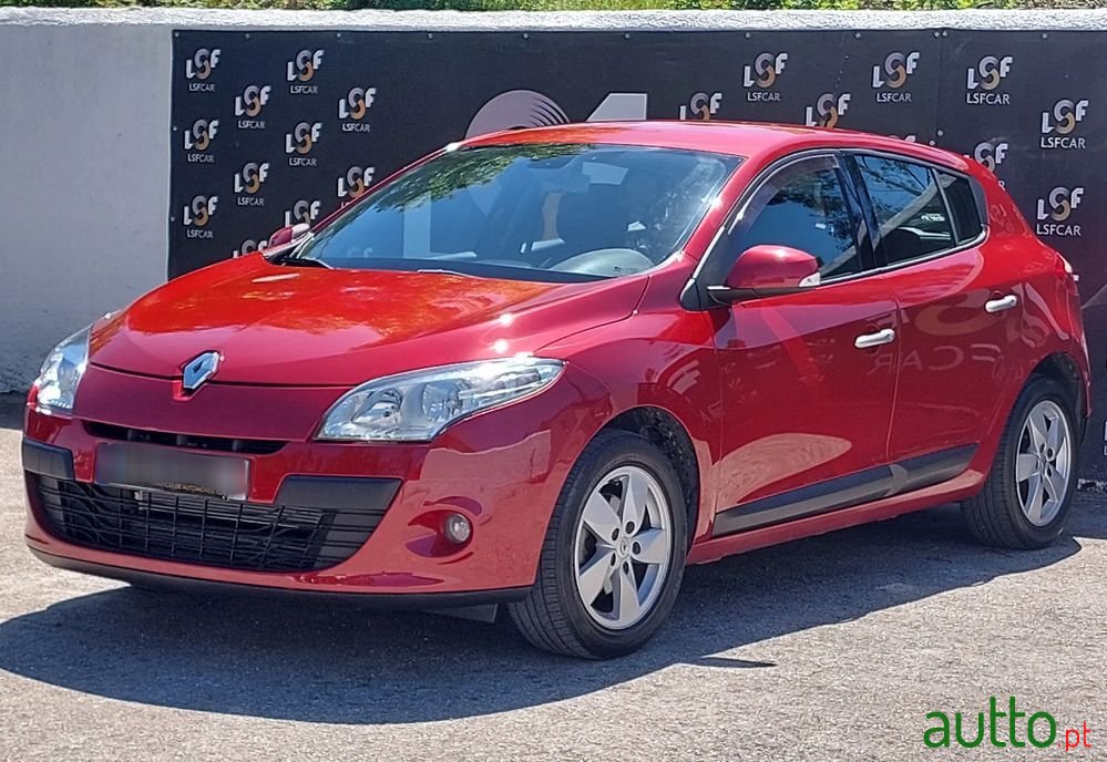 2010' Renault Megane photo #1