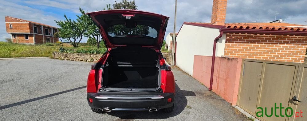 2021' Peugeot 2008 photo #5