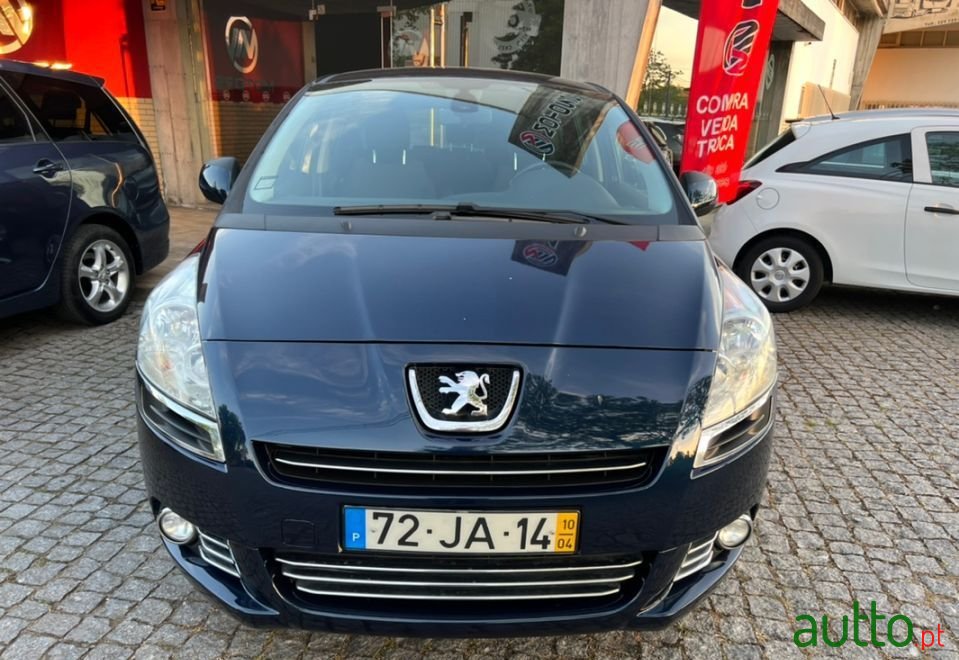 2010' Peugeot 5008 photo #1