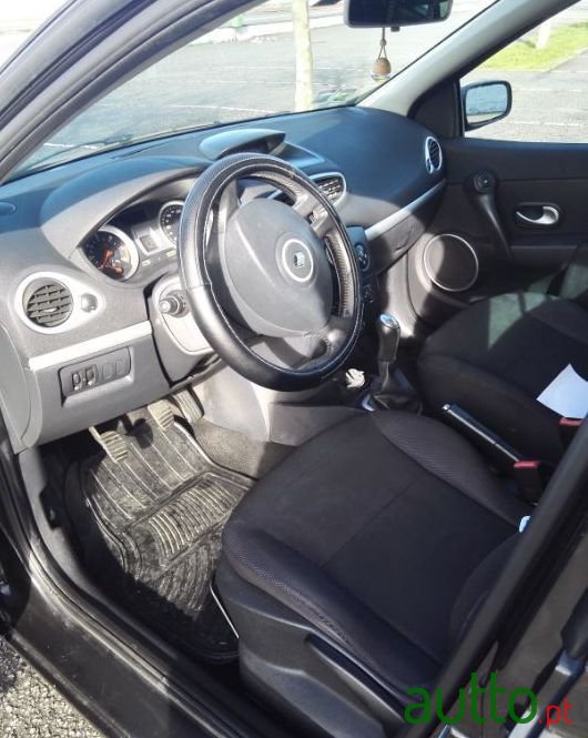 2009' Renault Clio Break photo #4