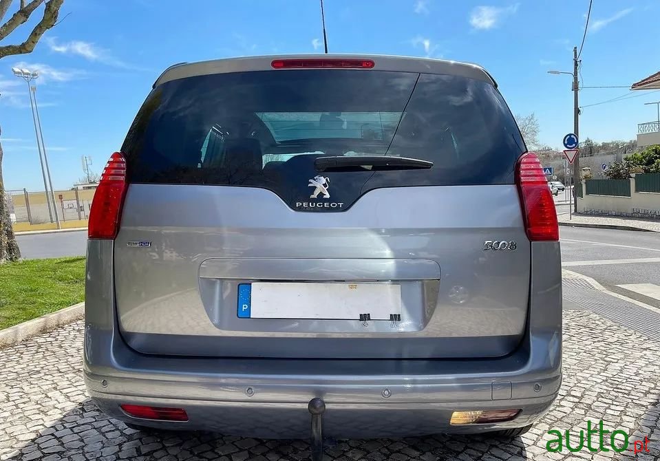 2016' Peugeot 5008 photo #6