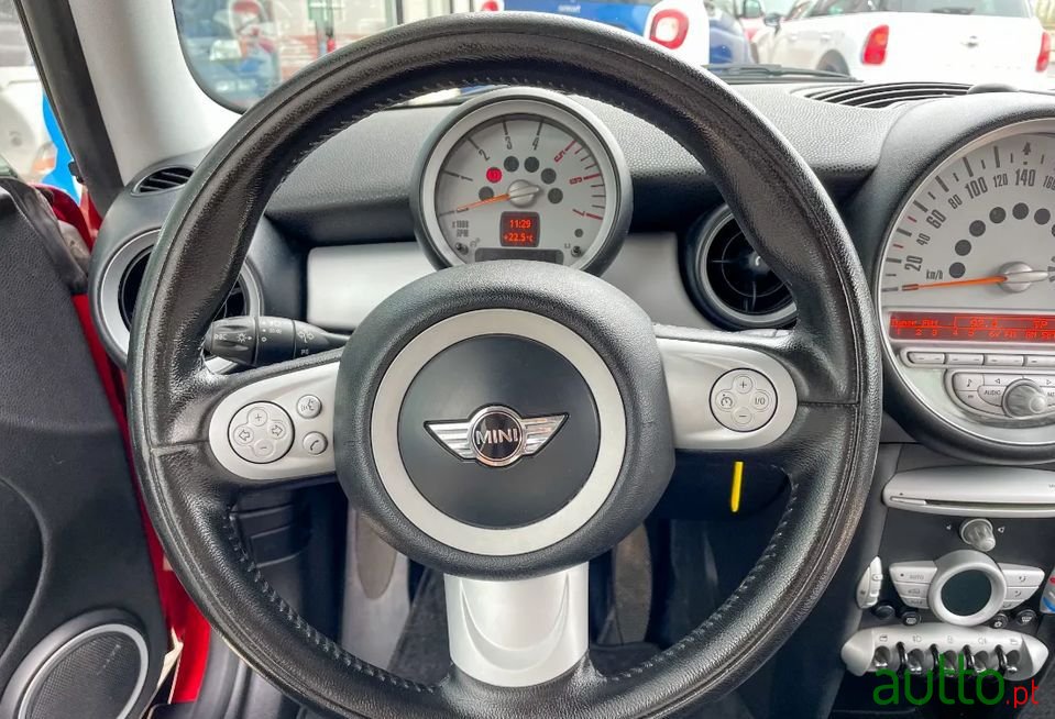 2010' MINI Cooper photo #6