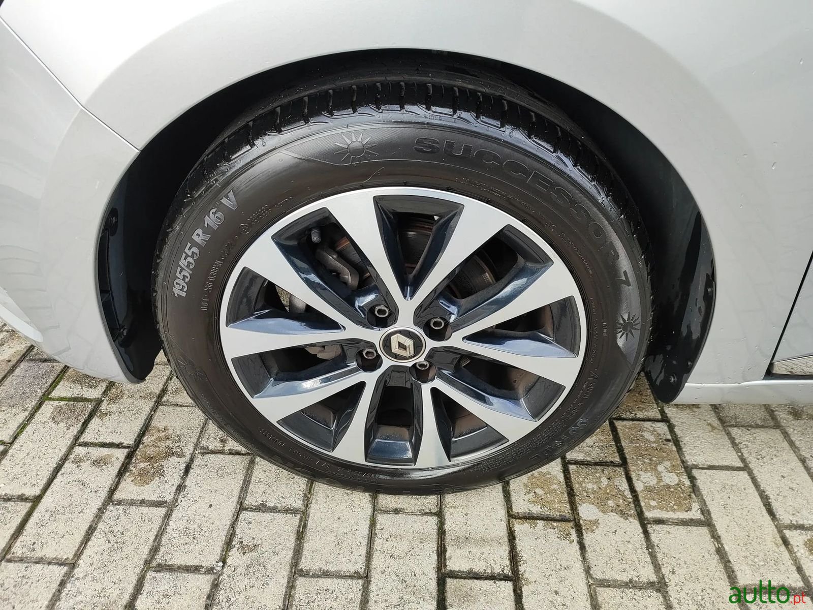 2020' Renault Clio photo #2