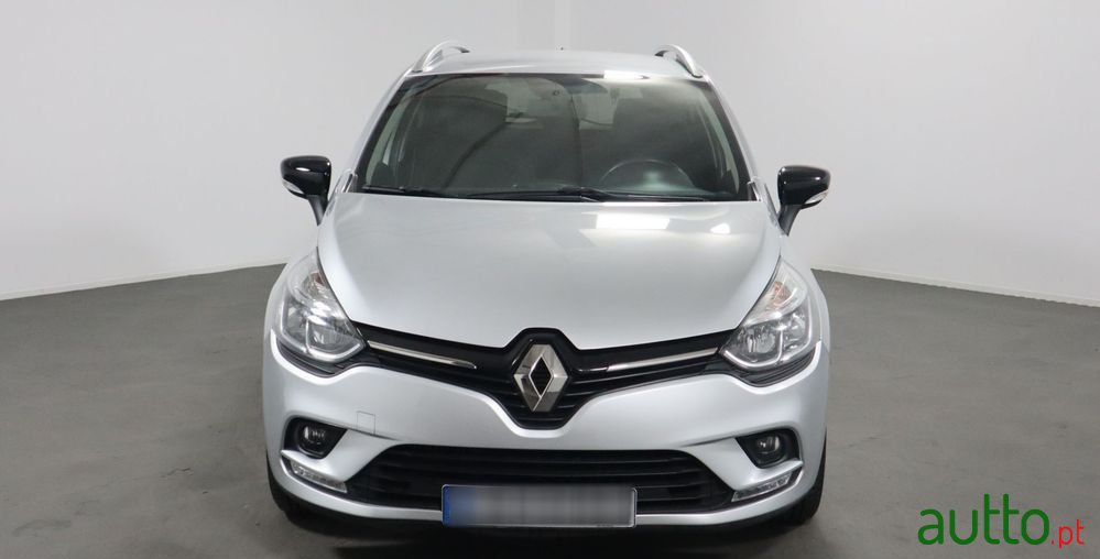 2020' Renault Clio Sport Tourer photo #2