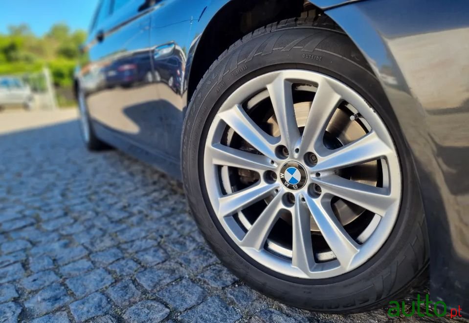 2013' BMW 520 photo #5