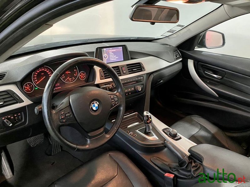 2012' BMW 318 photo #6