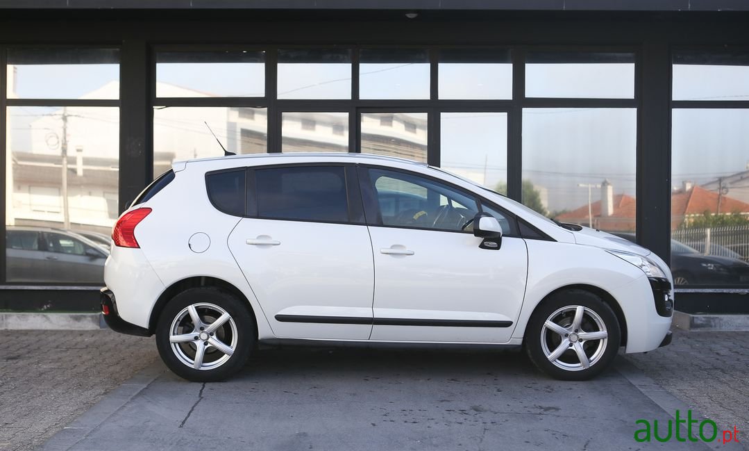 2013' Peugeot 5008 photo #3