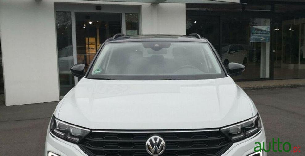 2019' Volkswagen T-Roc 1.0 Tsi Style photo #2