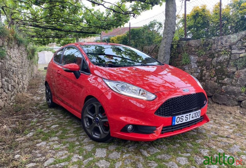 2015' Ford Fiesta photo #1