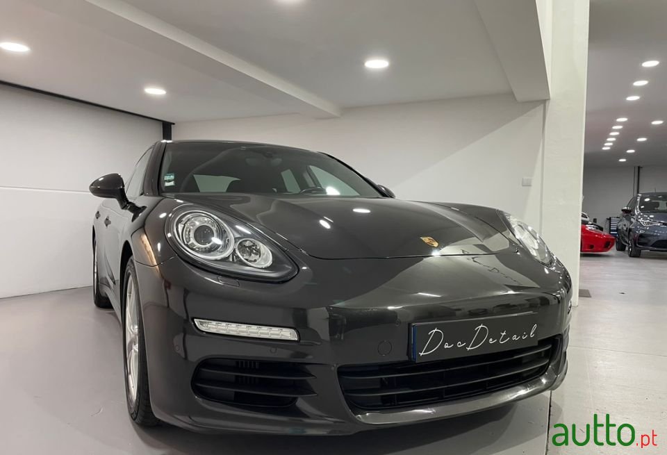 2015' Porsche Panamera 3.0-D photo #3
