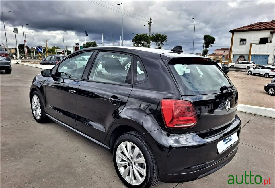 2010' Volkswagen Polo photo #3