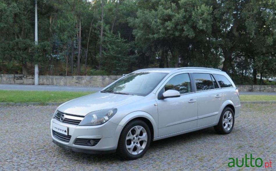 2005' Opel Astra Caravan photo #1