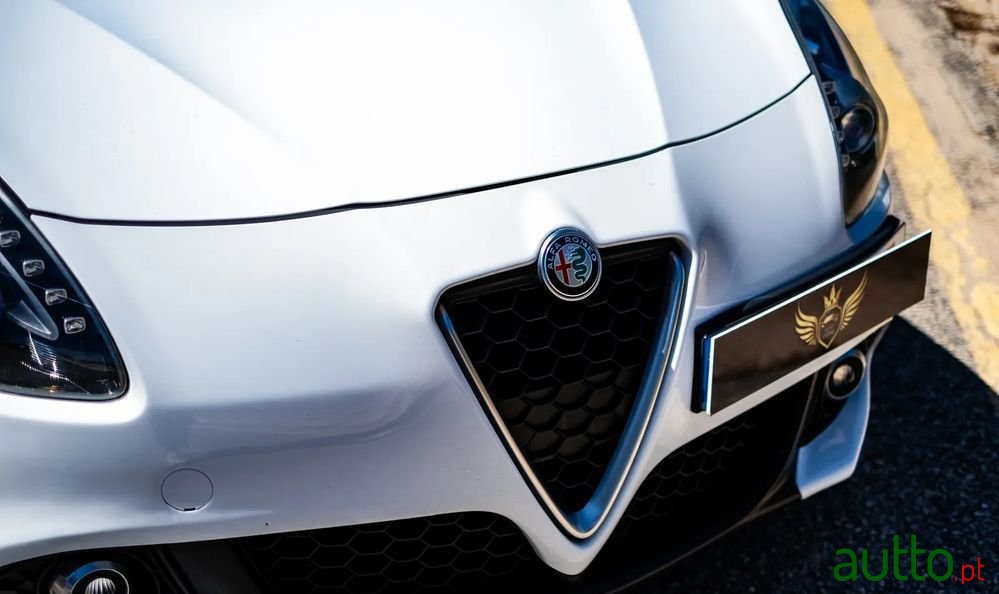 2018' Alfa Romeo Giulietta photo #3