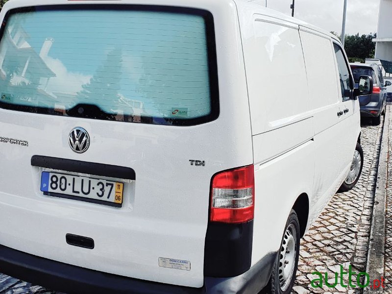 2011' Volkswagen Transporter photo #4