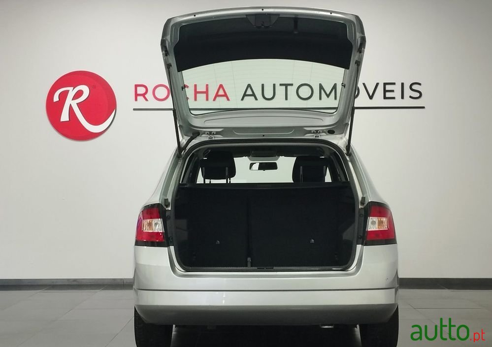 2016' Skoda Fabia Break photo #6