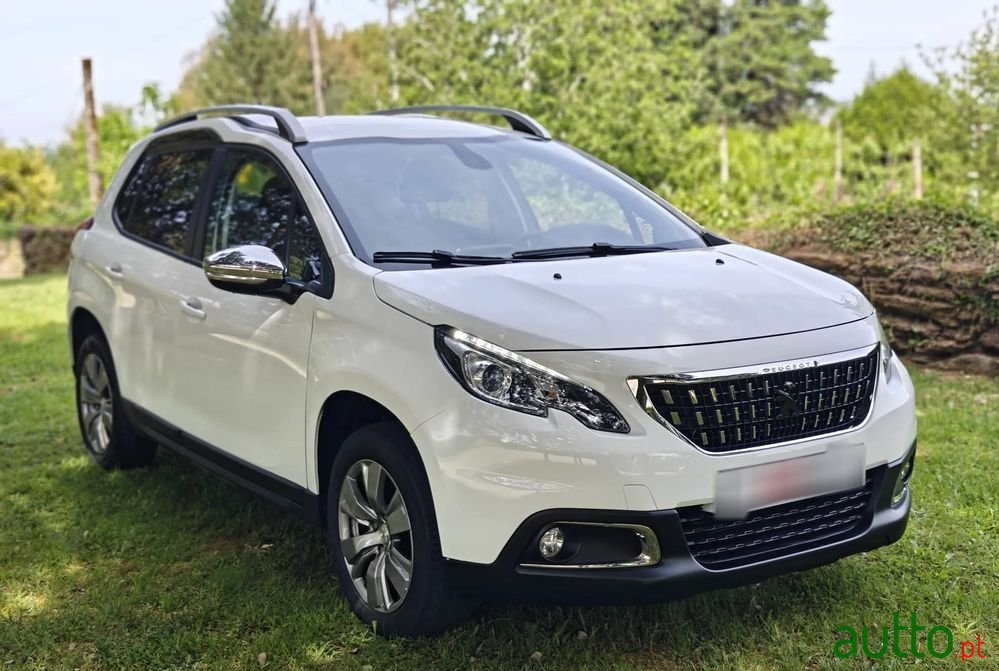 2018' Peugeot 2008 1.2 Puretech Style photo #3