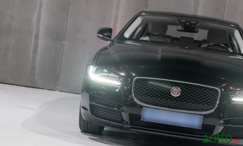 2015' Jaguar XE photo #5