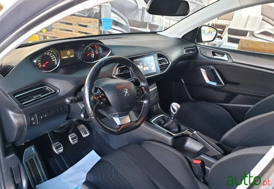 2016' Peugeot 308 Sw photo #3