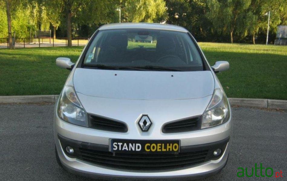 2006' Renault Clio photo #2