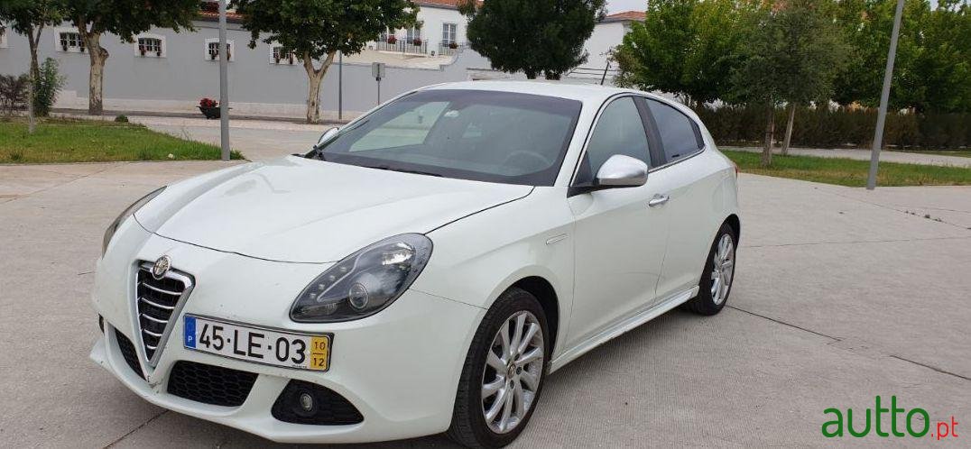 2010' Alfa Romeo Giulietta photo #3