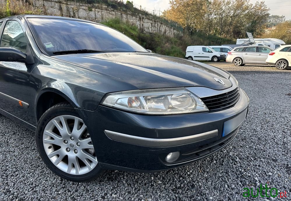 2004' Renault Laguna Break photo #2