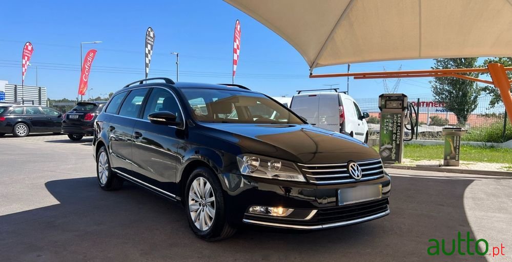 2011' Volkswagen Passat Variant photo #2