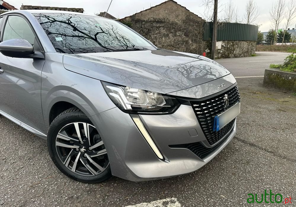 2019' Peugeot 208 Puretech photo #2