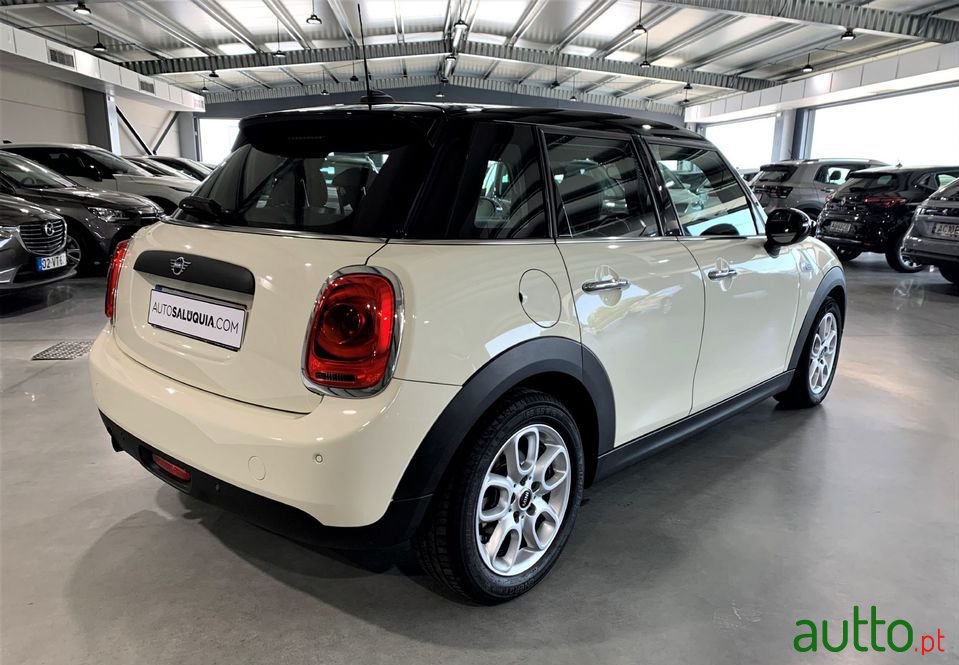 2019' MINI One photo #5