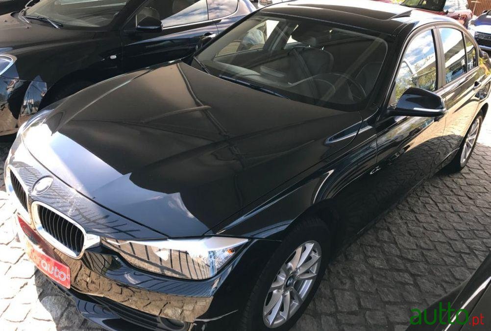 2012' BMW 318 photo #3