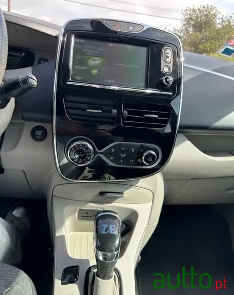 2015' Renault Zoe photo #6