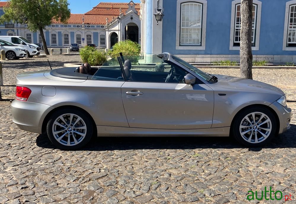 2011' BMW 118 D Cabrio photo #5