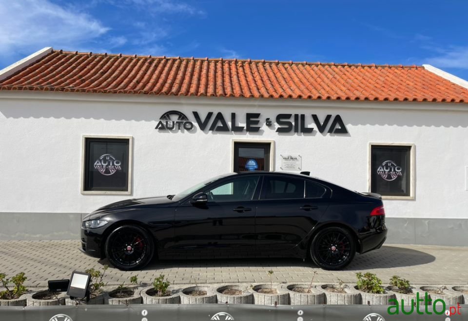 2017' Jaguar Xe photo #3