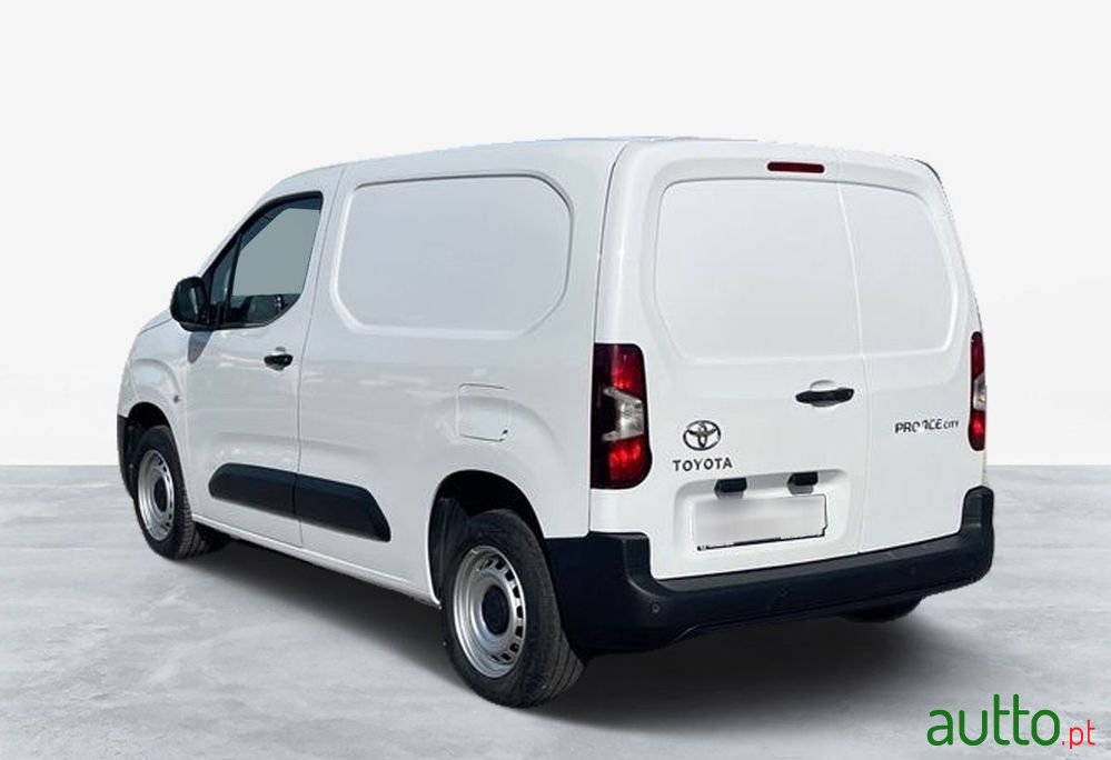 2022' Toyota ProAce photo #2