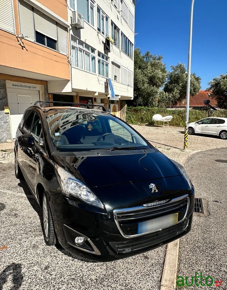 2013' Peugeot 5008 photo #1