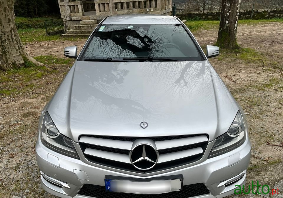 2012' Mercedes-Benz C-220 photo #2
