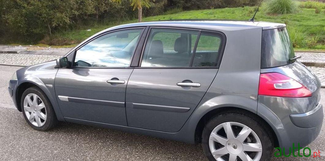 2006' Renault Megane 1.5 Dci Dynamique Ac photo #3