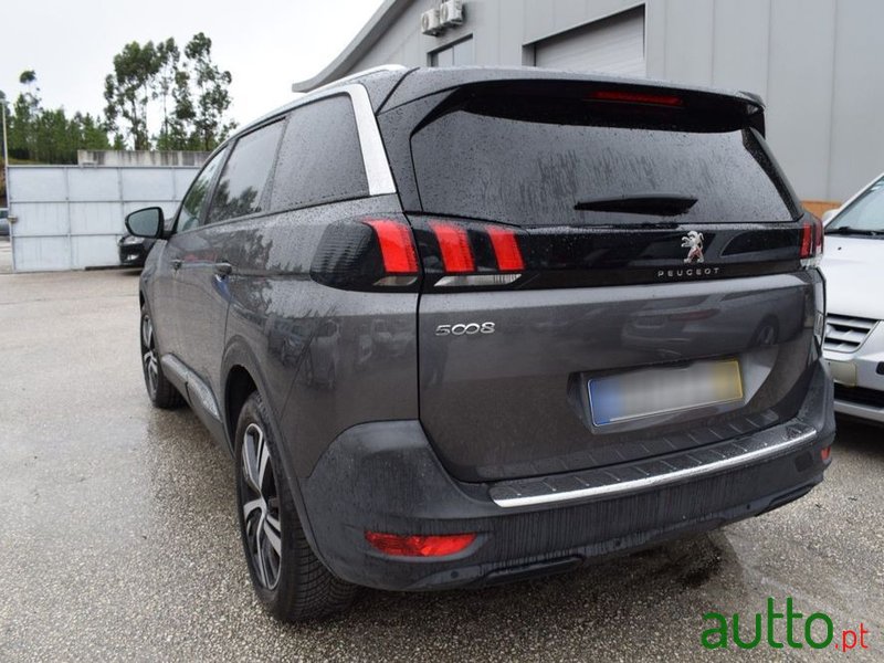 2020' Peugeot 5008 photo #4