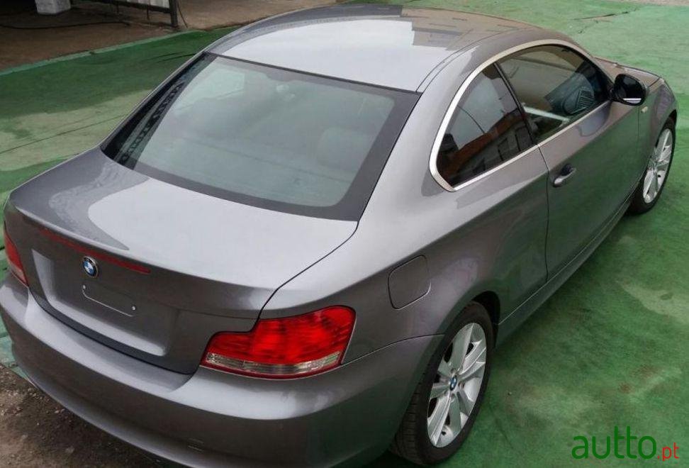 2011' BMW 118 Da photo #1