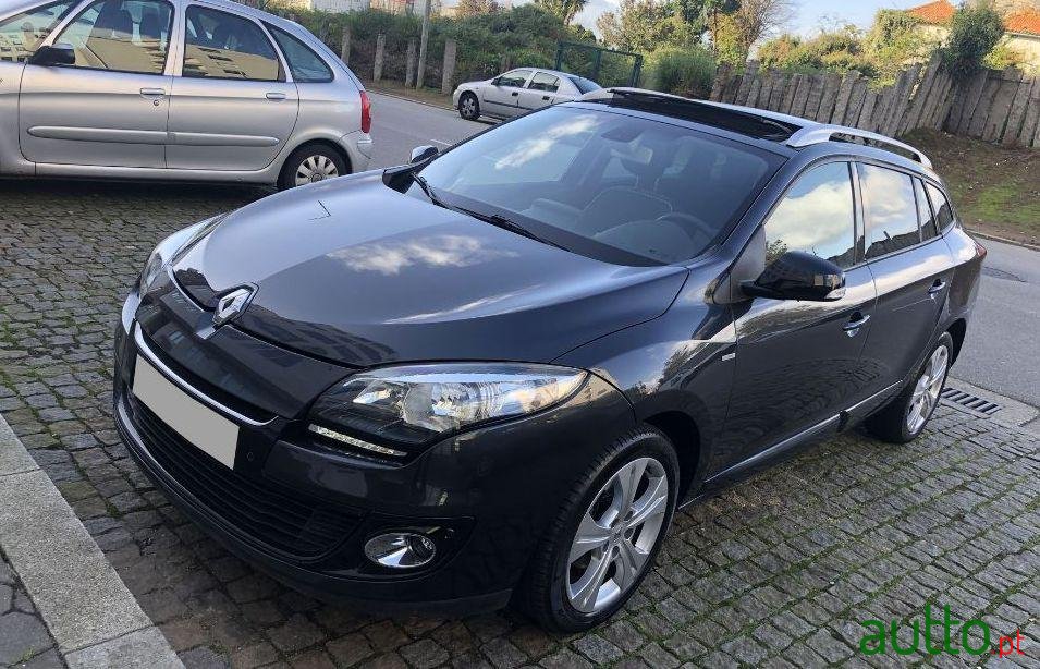 2012' Renault Megane Sport Tourer photo #3