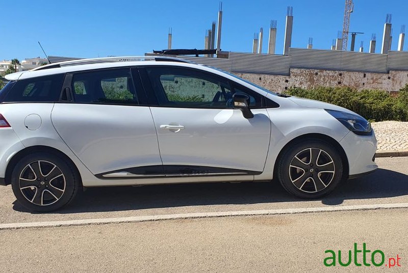 2013' Renault Clio Sport Tourer photo #3