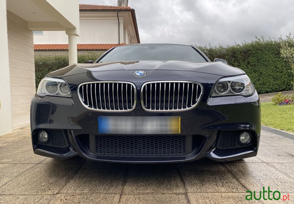 2013' BMW 520 D Pack M Auto photo #1