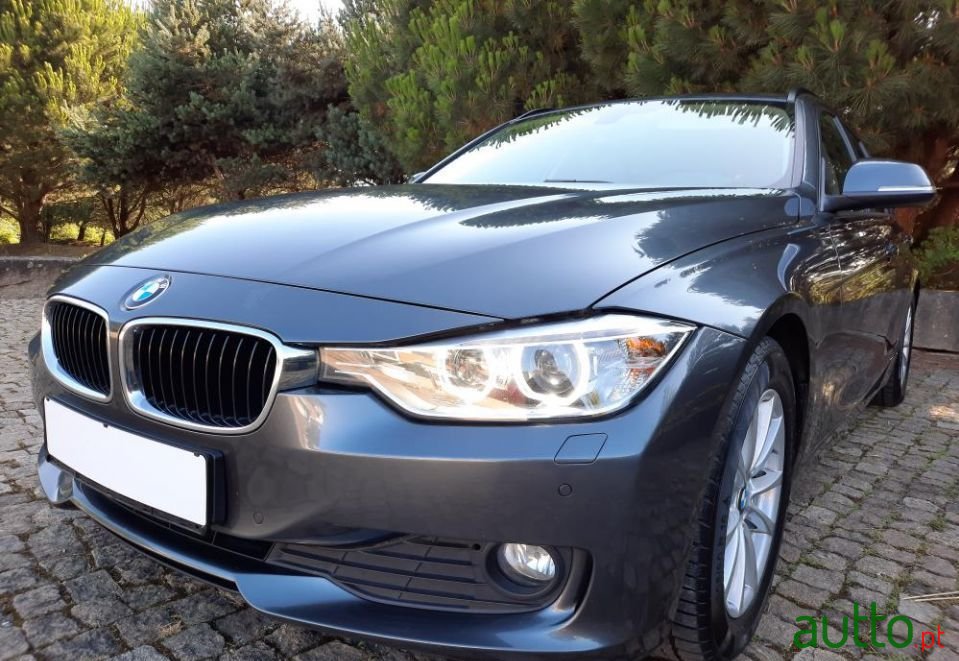 2013' BMW 320 photo #1