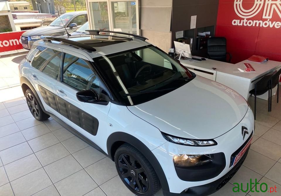 2015' Citroen C4 Cactus photo #1