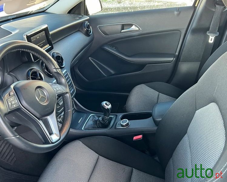 2015' Mercedes-Benz Classe A photo #3